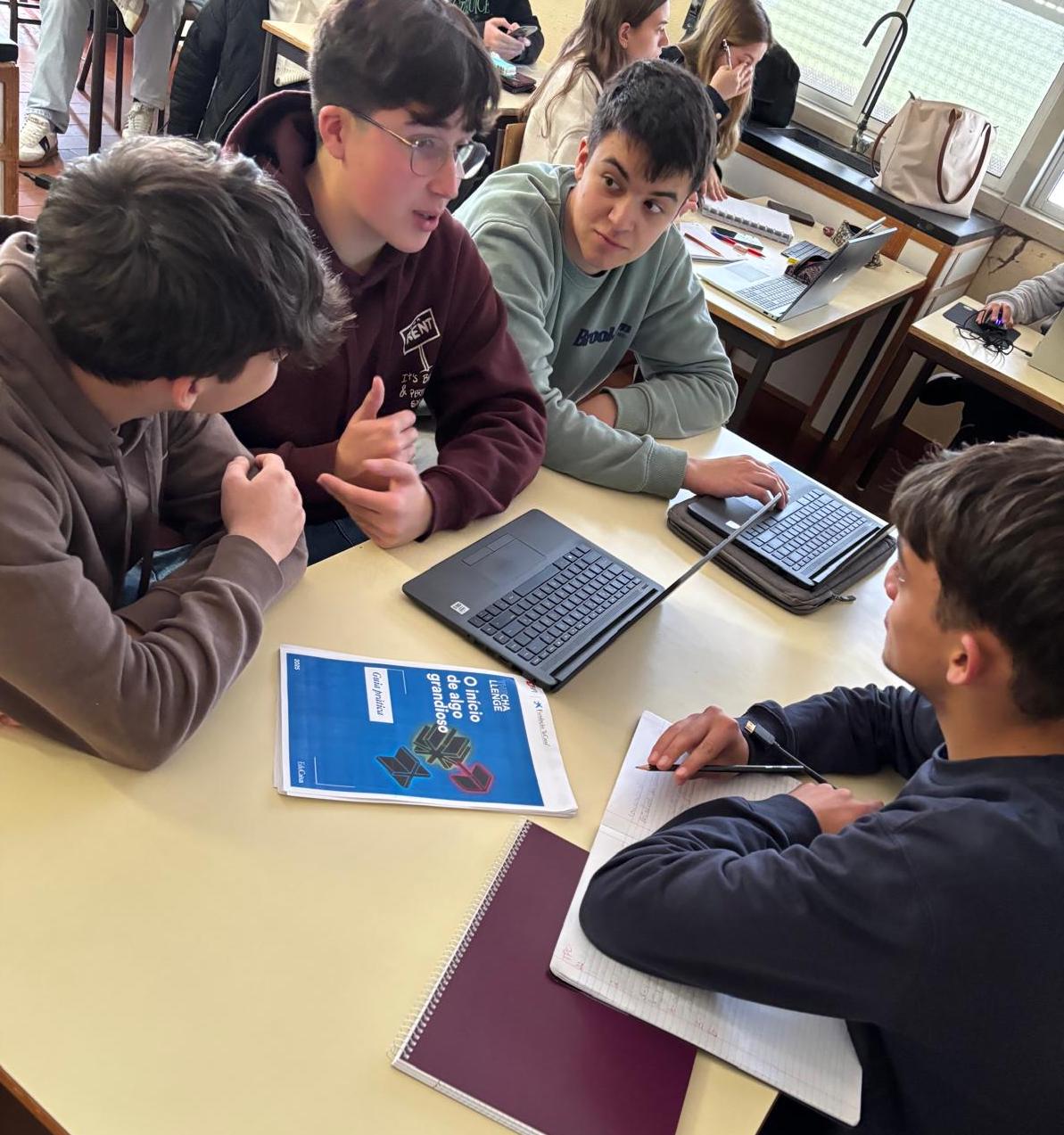 Trabalho de equipa - pesquisa bibliográfica, construção do site e do guião para o filme